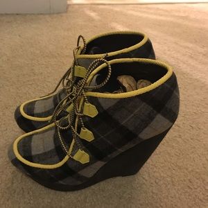 Rachel Roy High Wedge size 9